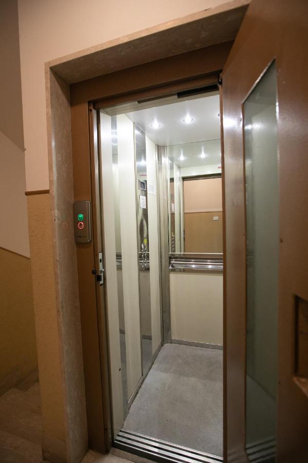 Mirea'S Rooms Асколи Пичено Екстериор снимка